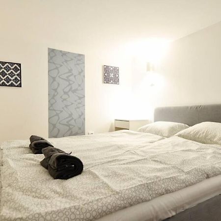 Cosy Two Bedroom Flat In Rottenbiller Str,Sky Будапеща Екстериор снимка