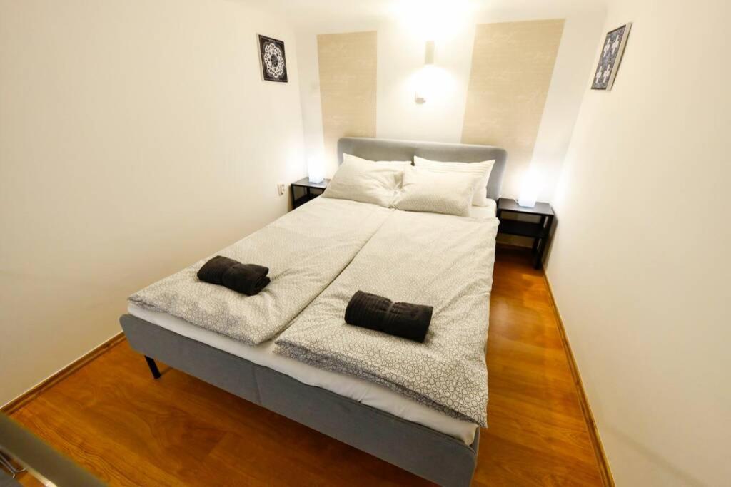 Cosy Two Bedroom Flat In Rottenbiller Str,Sky Будапеща Екстериор снимка