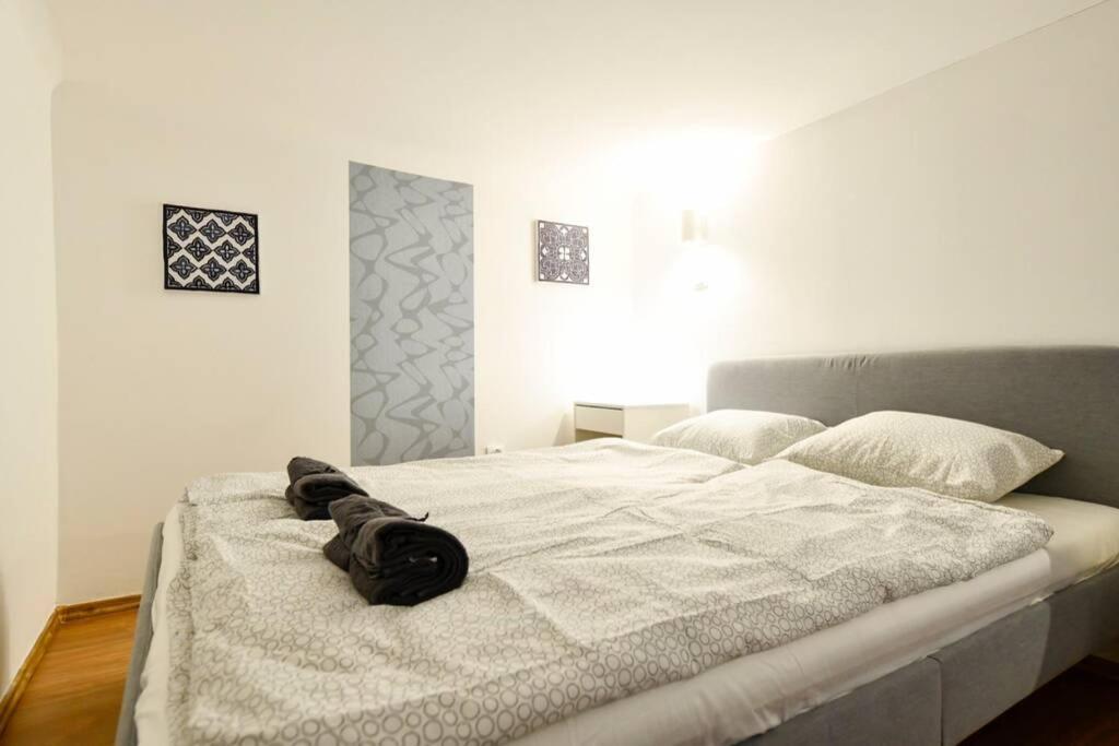 Cosy Two Bedroom Flat In Rottenbiller Str,Sky Будапеща Екстериор снимка